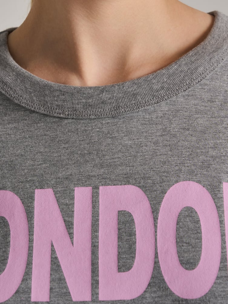 Футболка с надписью London