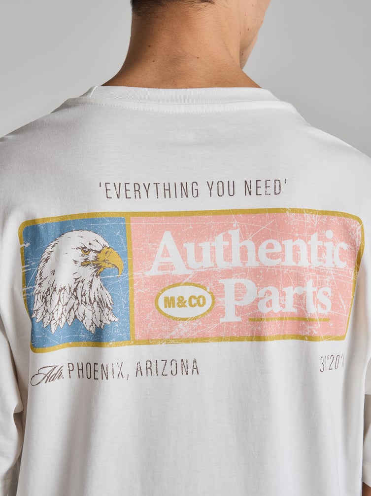 Футболка с принтом на спине