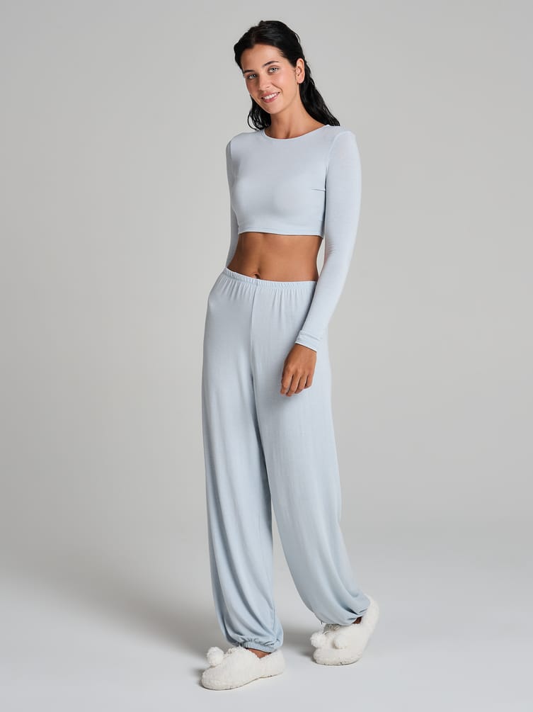 Пижама с кроп-топом и брюками