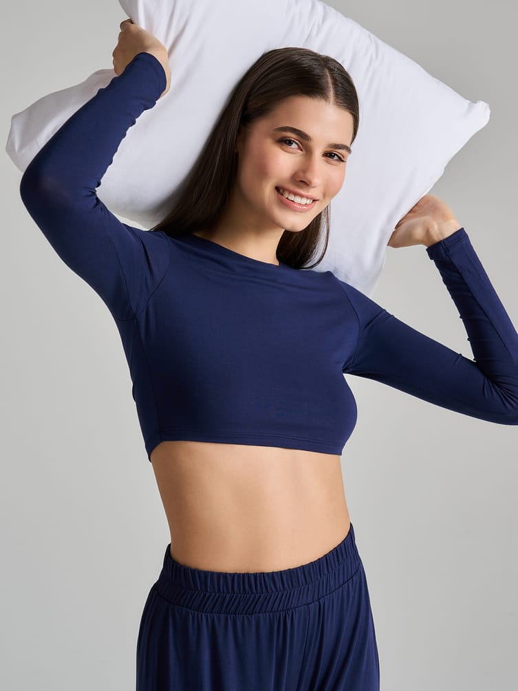 Пижама с кроп-топом и брюками