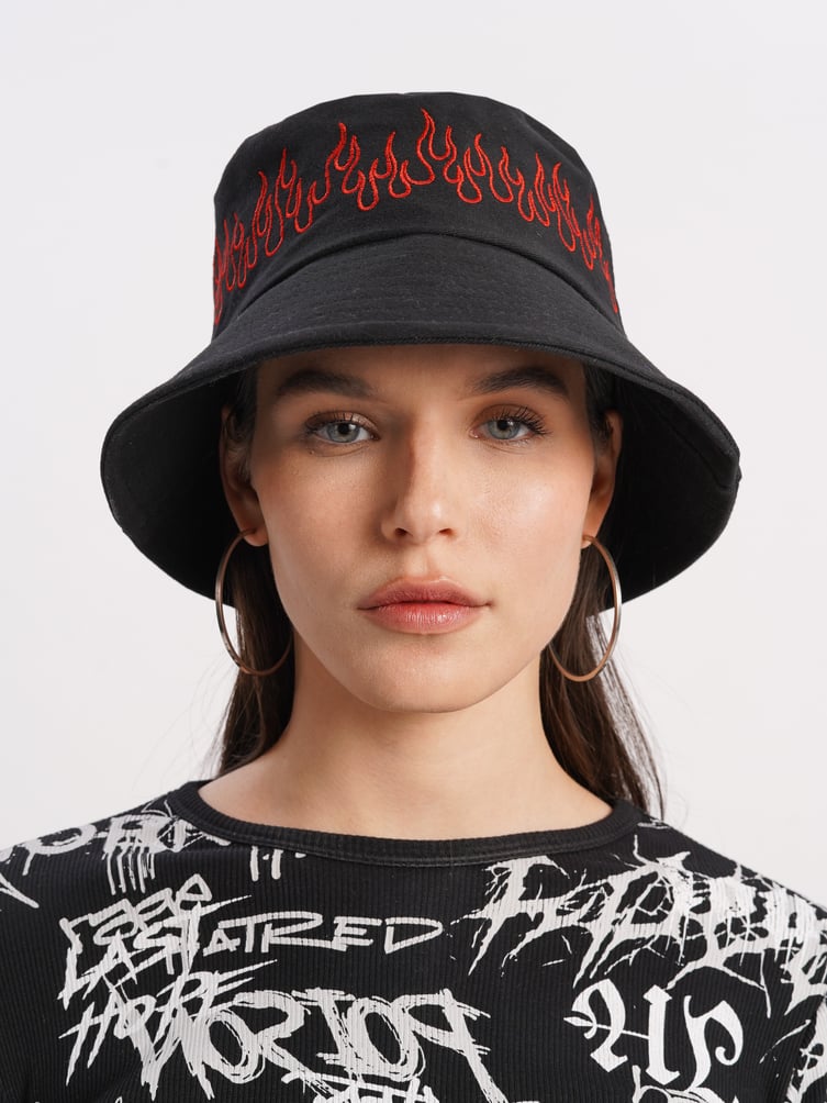 Панама с принтом огня