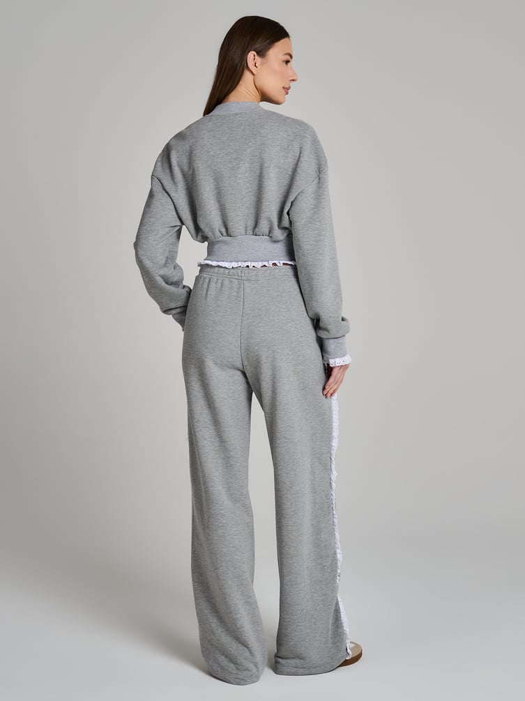 Укороченная толстовка с кружевом