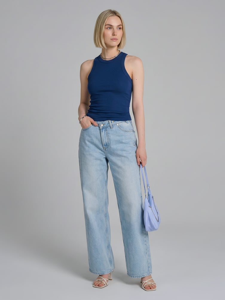 Майка в рубчик на широких бретелях