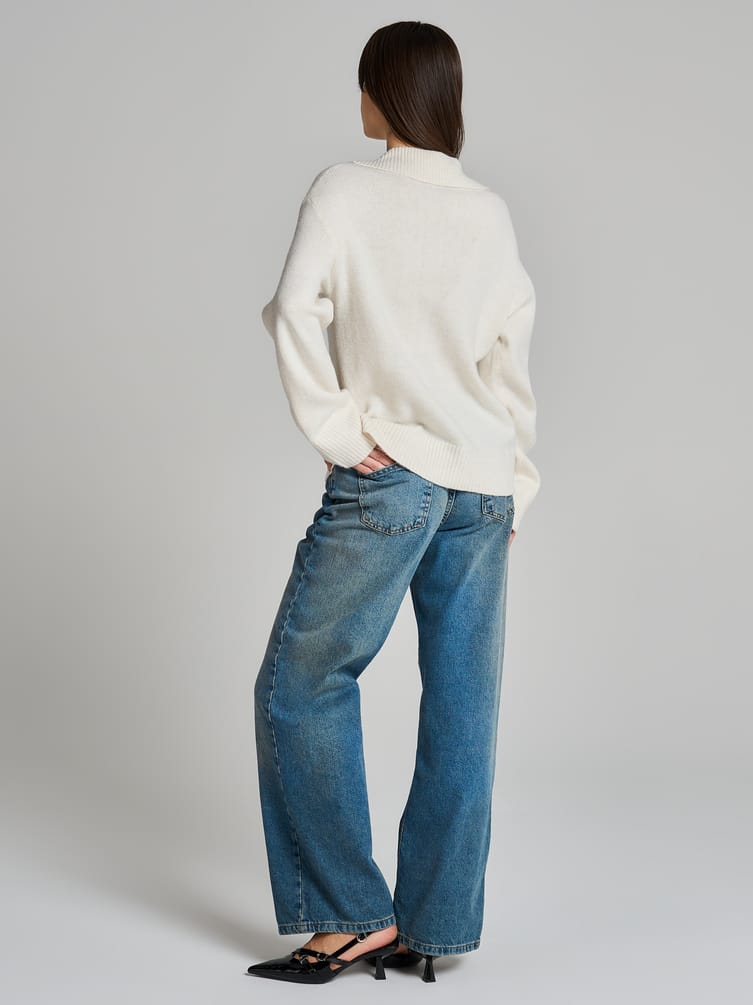 Вязаный пуловер с воротником