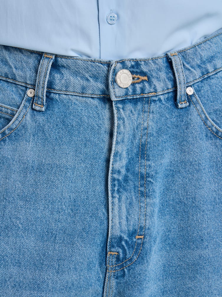 Джинсы багги зауженные с декоративной петлей