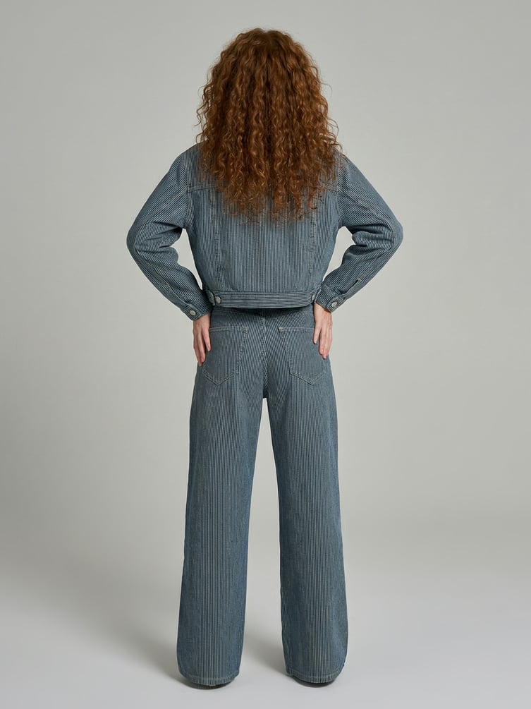 Джинсы широкие с вареным эффектом