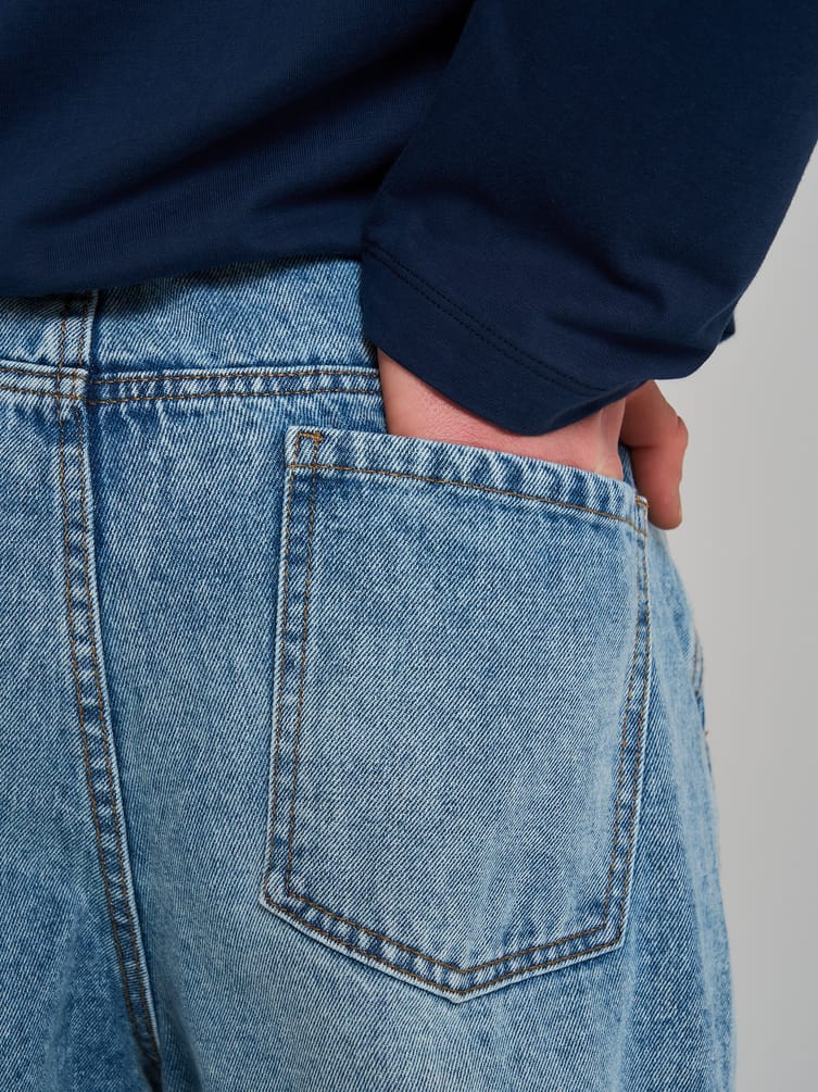 Зауженные джинсы бананы