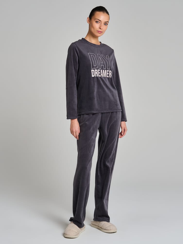 Теплая пижама с надписью и брюками