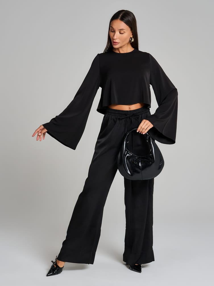 Блузка офисная нарядная с рукавом клеш