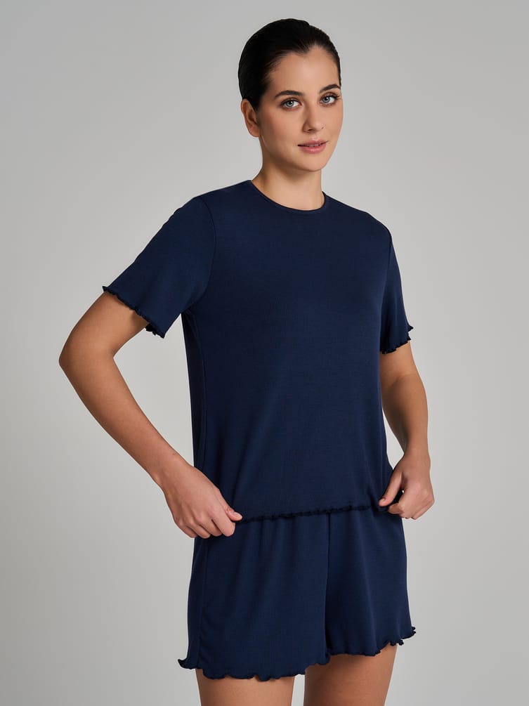 Пижама в рубчик с футболкой и шортами