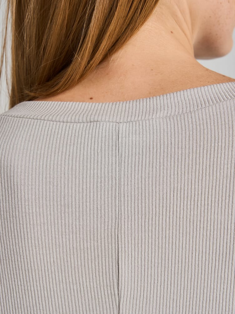 Домашний лонгслив в рубчик с длинным рукавом