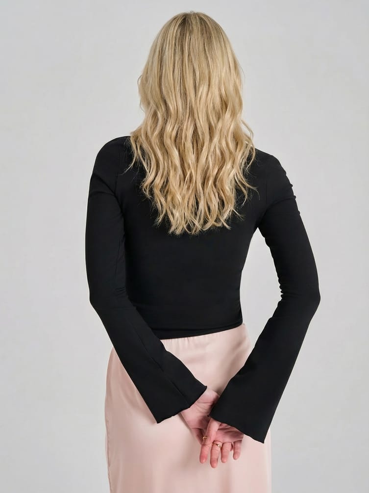 Лонгслив приталенный с длинными рукавами клеш