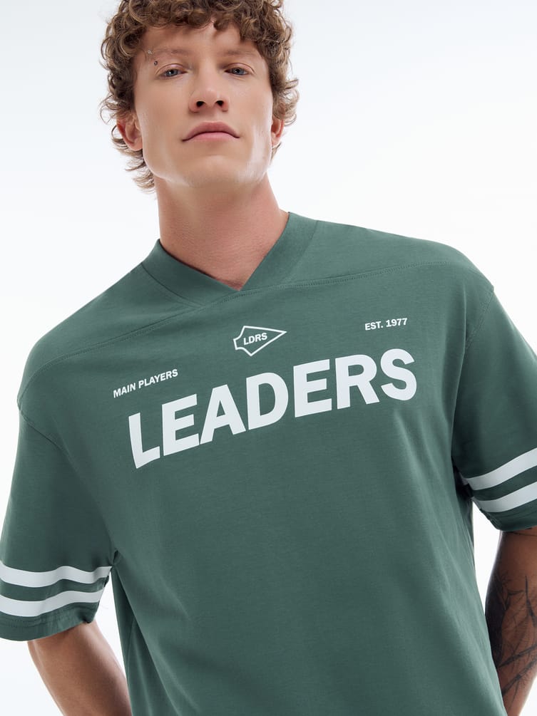 Спортивная футболка с надписью Leader