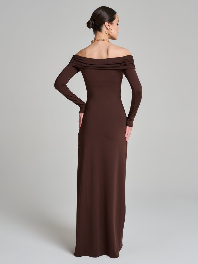 Платье нарядное с открытыми плечами и разрезом