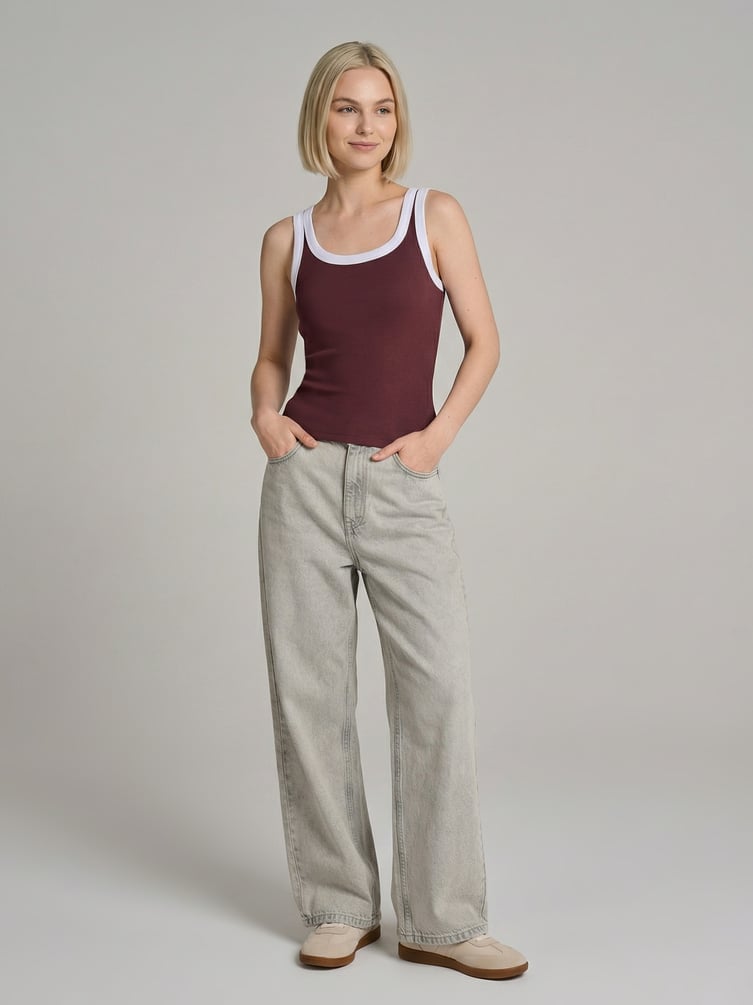 Майка на широких бретелях в рубчик