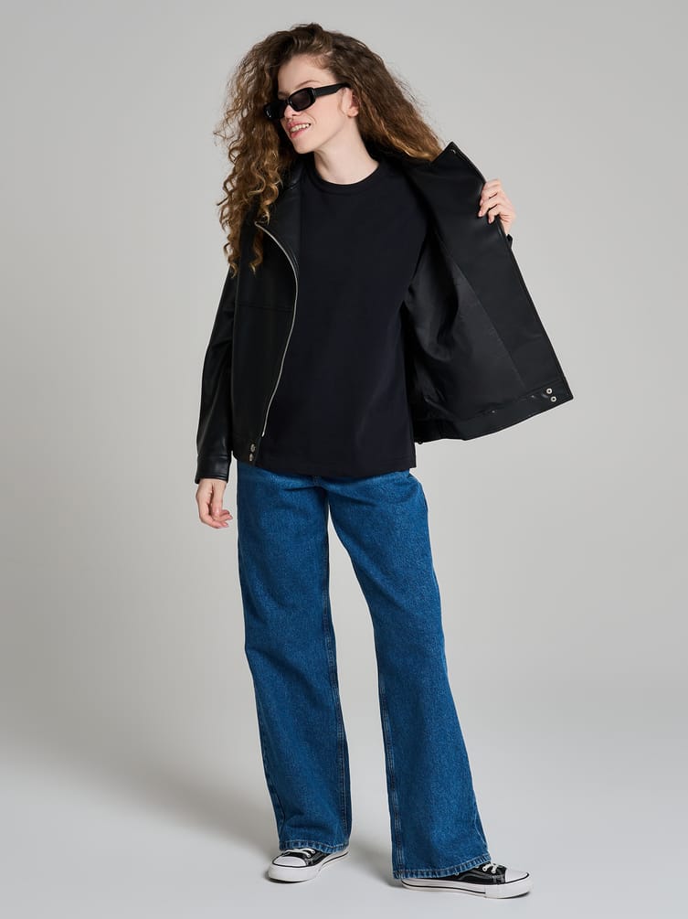 Футболка плотная с надписью на спине