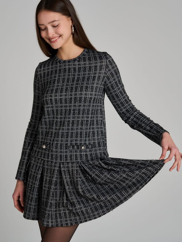 Платье короткое  из плотной буклированной ткани