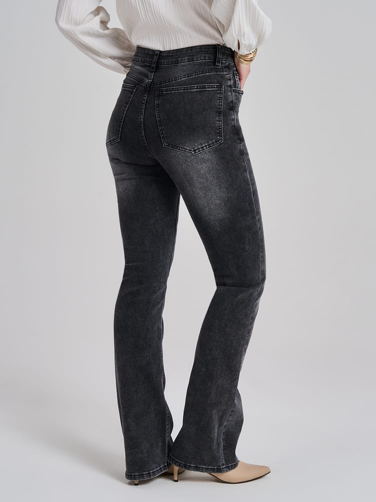 Джинсы клеш от колена