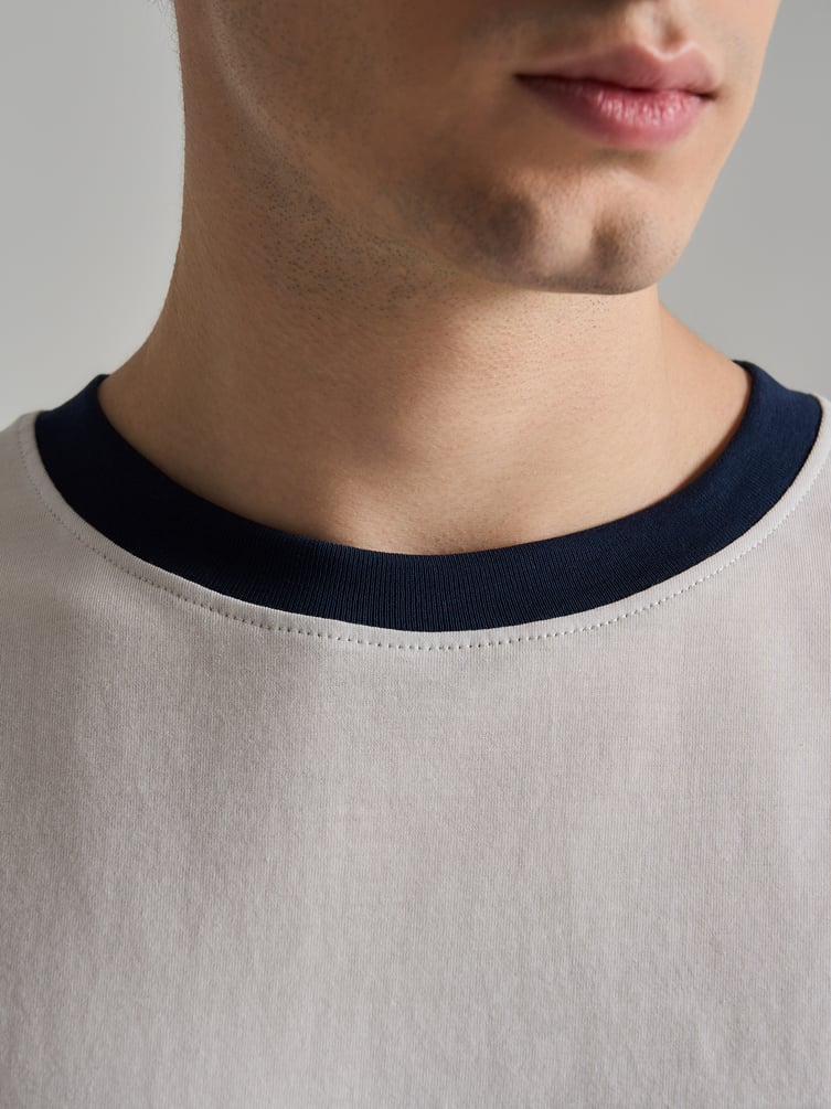 Футболка приталенная с надписью