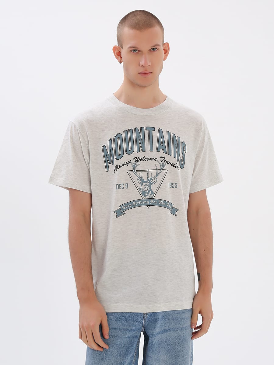 Футболка с надписью Mountains 499₽