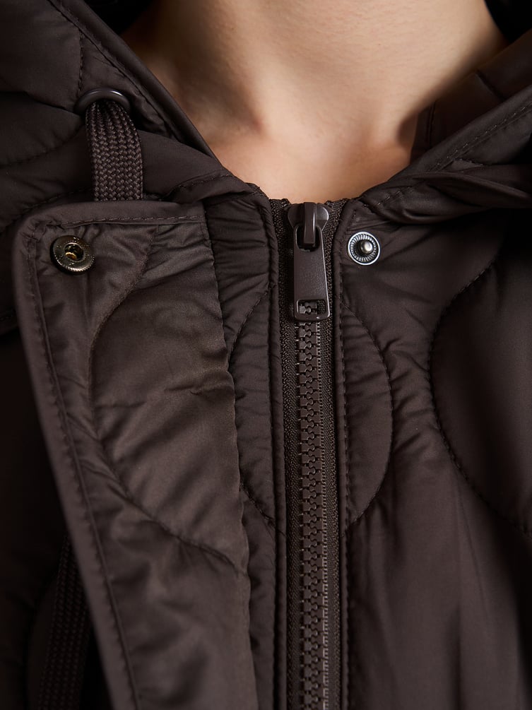 Куртка стеганая с капюшоном