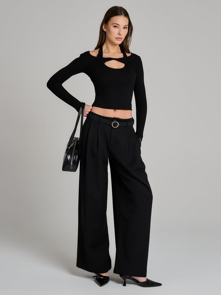 Лонгслив с декоративным вырезом