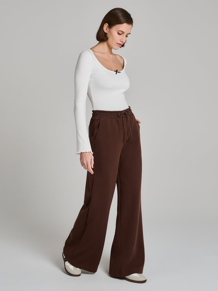 Брюки трикотажные широкие