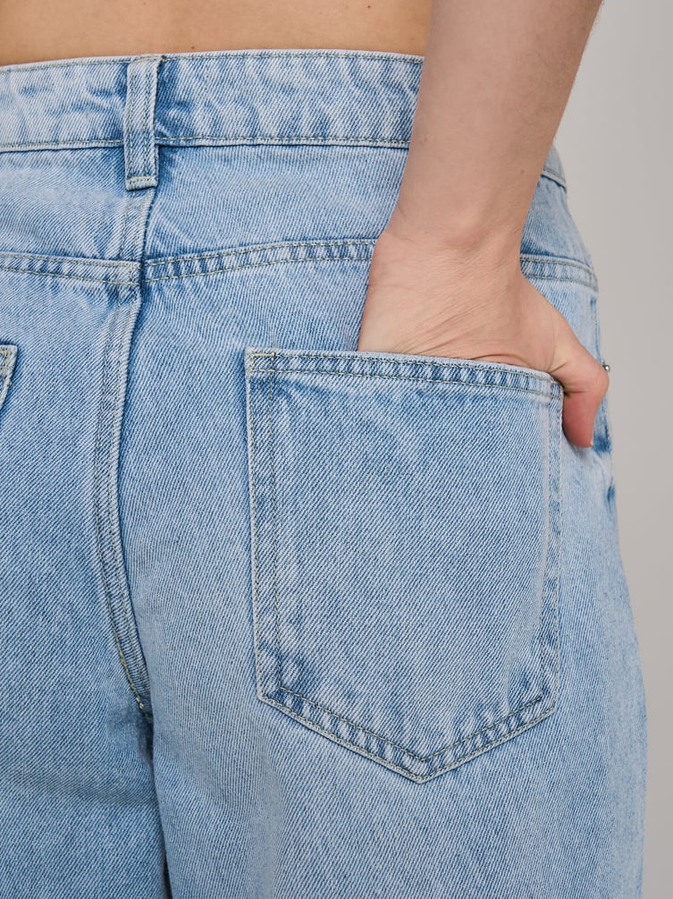 Джинсы широкие