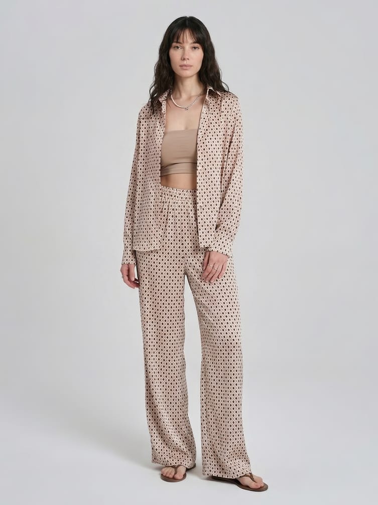 Костюм летний с рубашкой и брюками