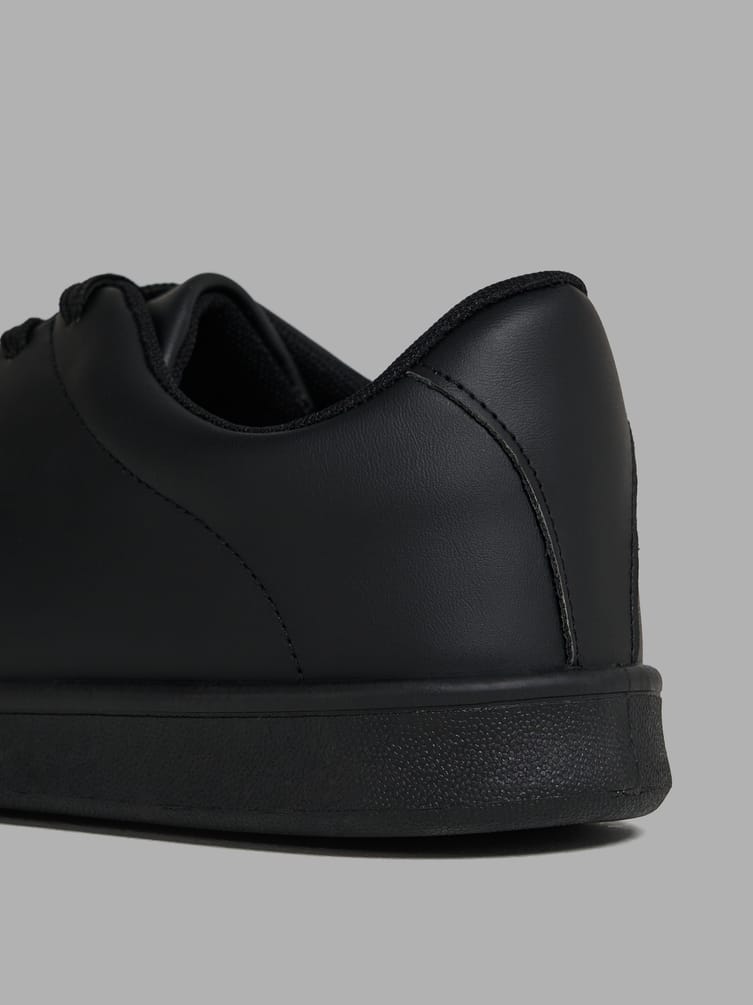 Кроссовки низкие спортивные