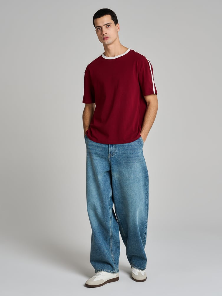 Футболка спортивная с лампасами