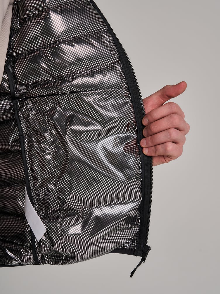 Демисезонная теплая куртка на синтепоне с капюшоном