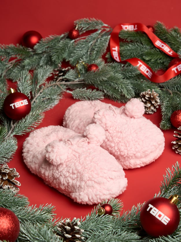 Махровые тапочки с помпонами