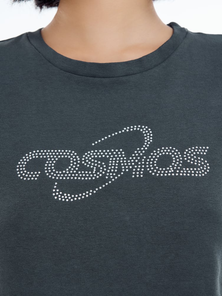 Футболка облегающая с надписью стразами