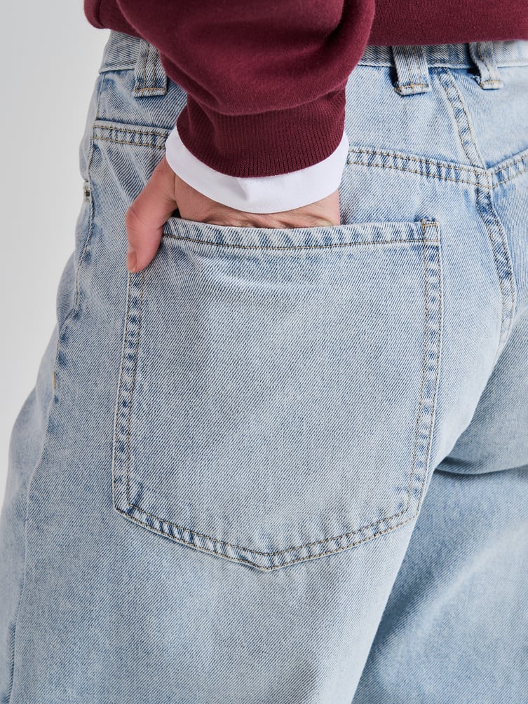 Джинсы баллоны со средней посадкой