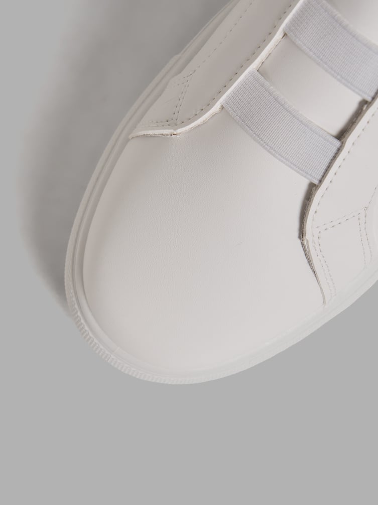 Кроссовки на резинке