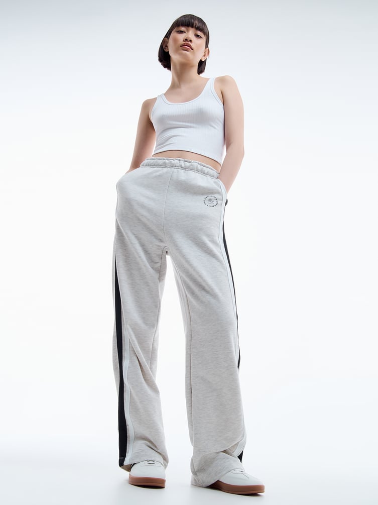 Спортивные брюки с лампасами