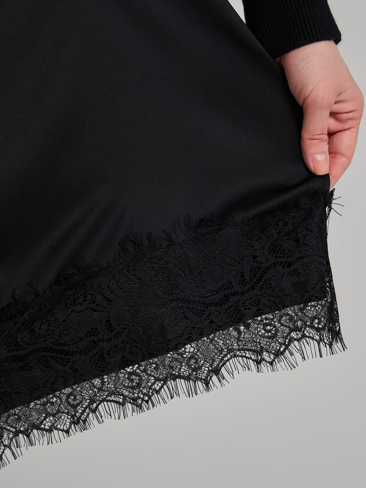 Юбка миди атласная с кружевом в бельевом стиле