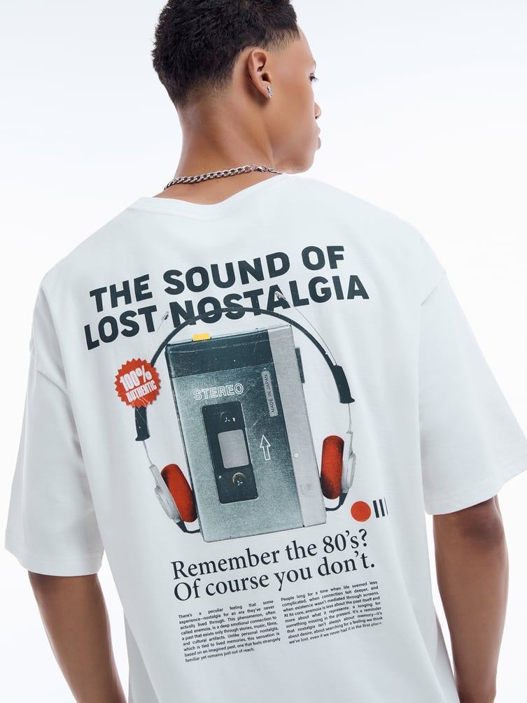 Футболка оверсайз с принтом аудиоплеера на спине
