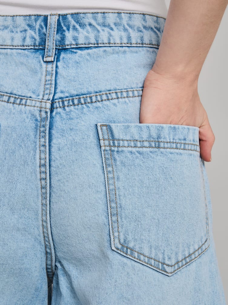 Джинсы багги с вареным эффектом