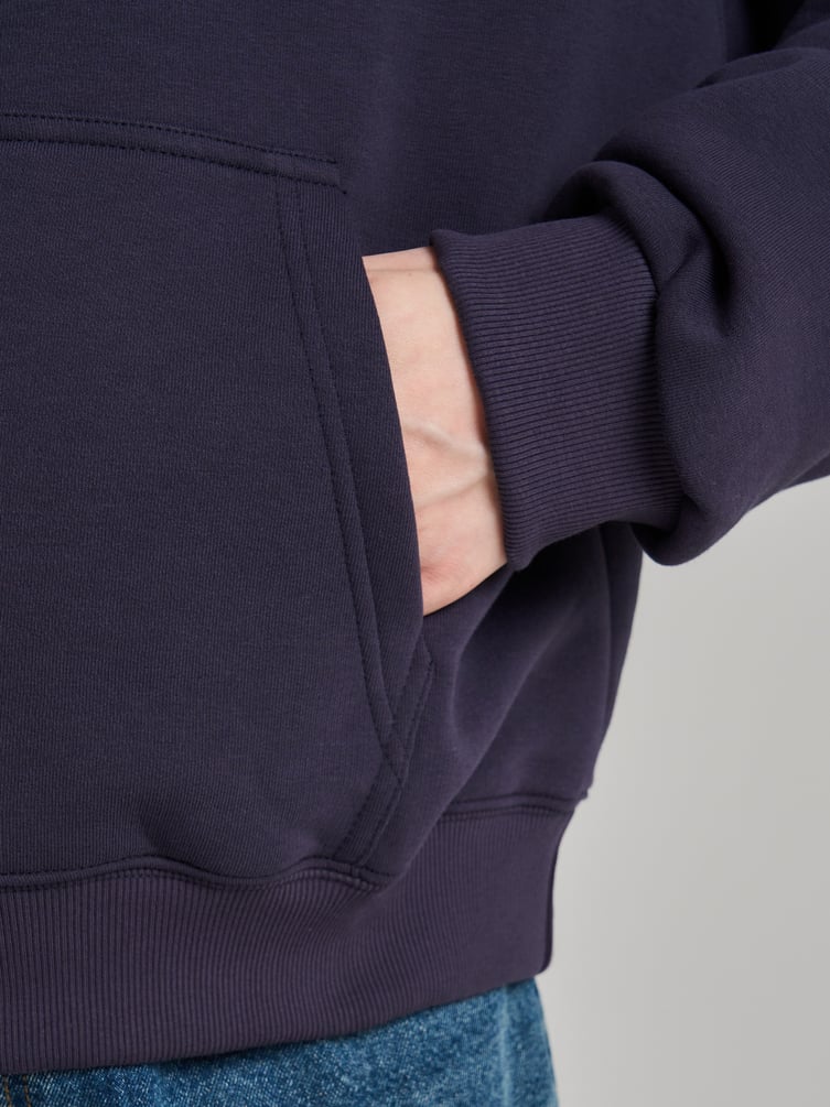 Толстовка оверсайз с надписью на спине