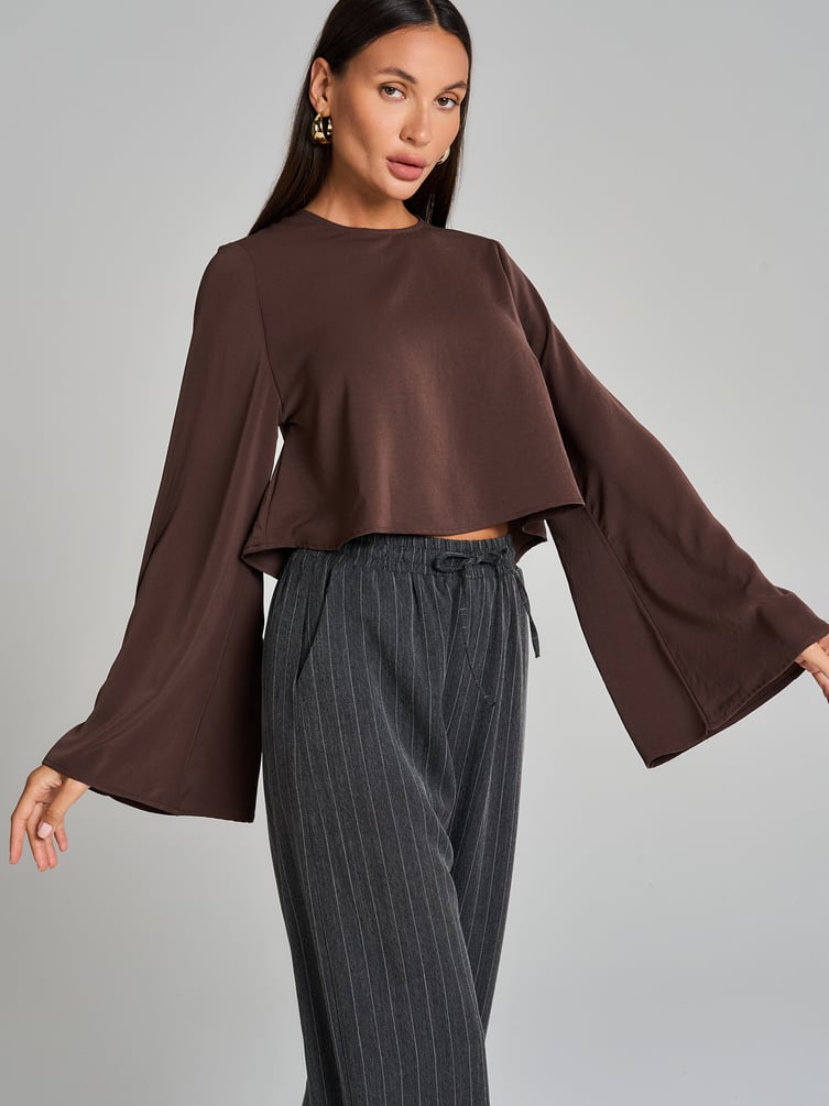 Блузка офисная нарядная с рукавом клеш