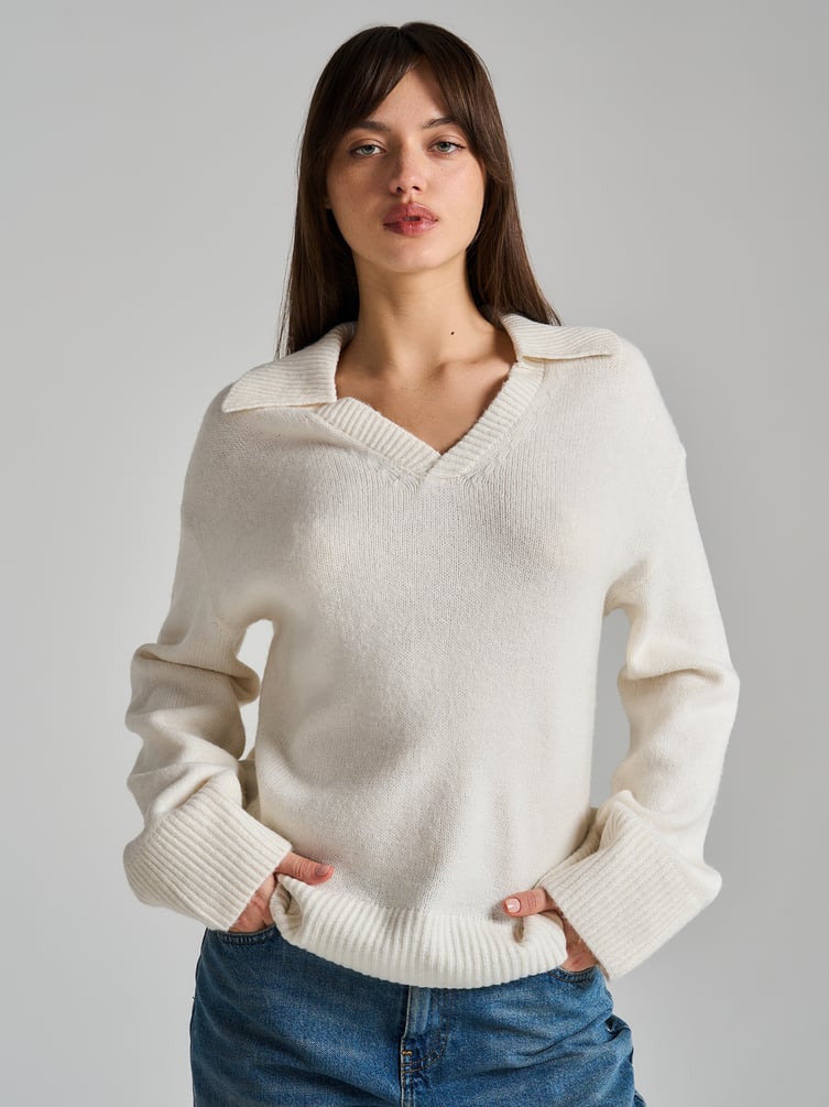 Вязаный пуловер с воротником