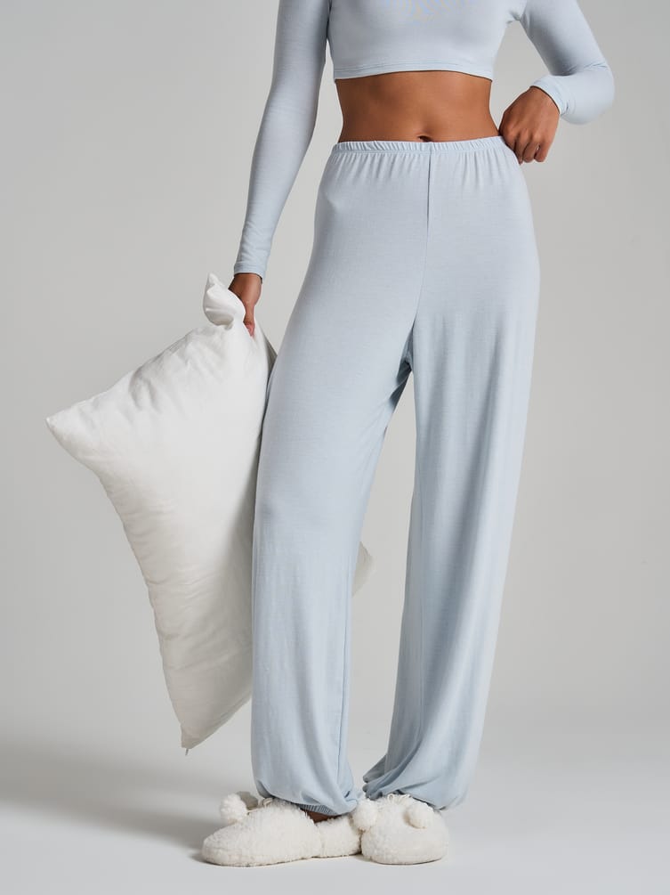 Пижама с кроп-топом и брюками