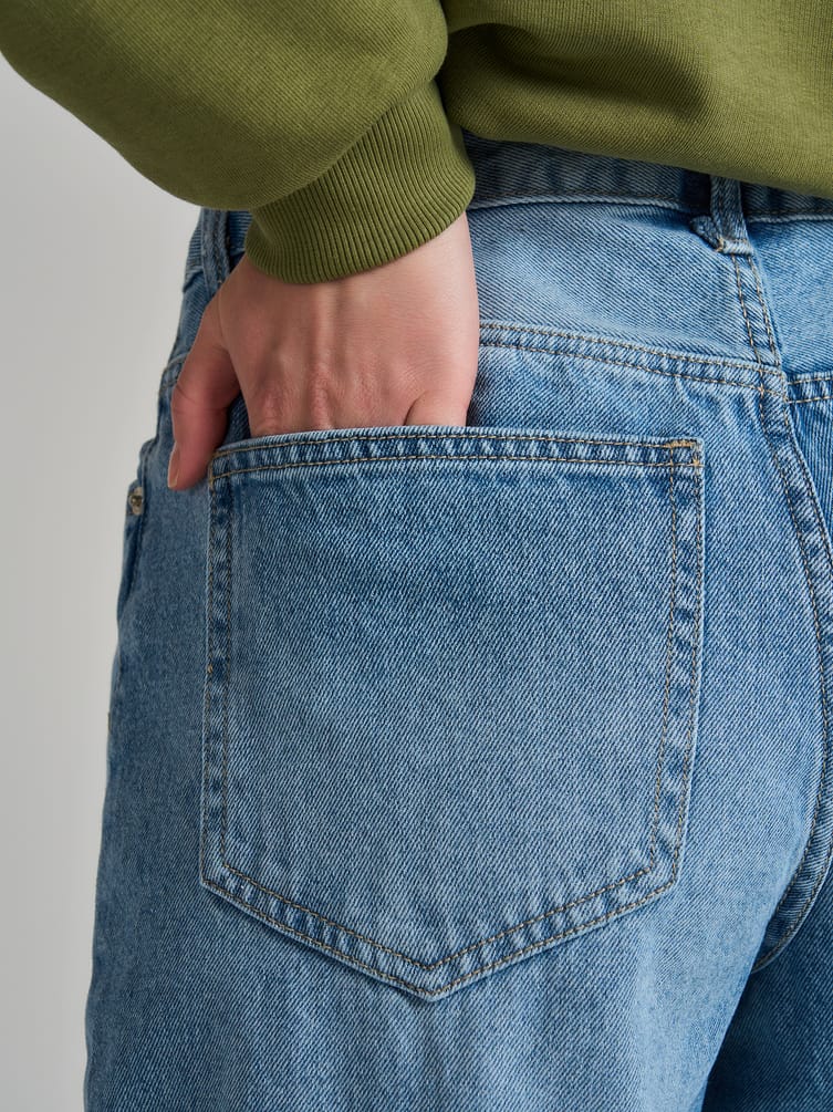 Джинсы широкие с вареным эффектом