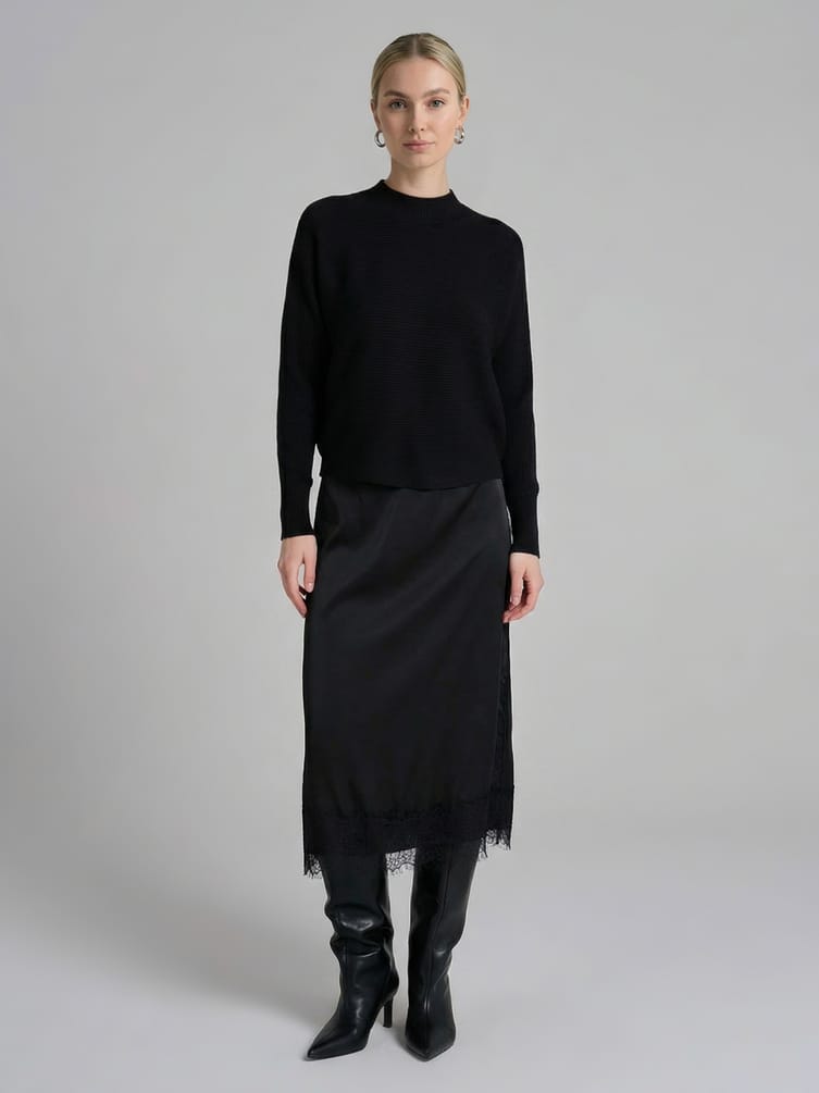 Юбка миди атласная с кружевом в бельевом стиле