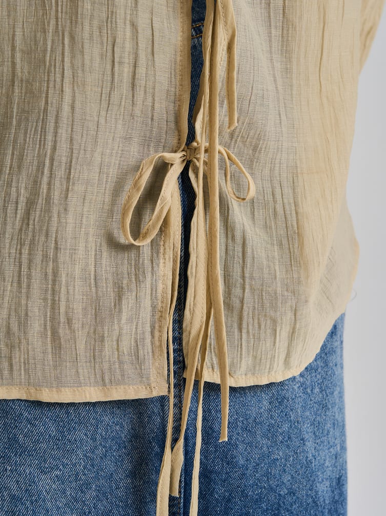 Рубашка летняя со шнуровкой на спине