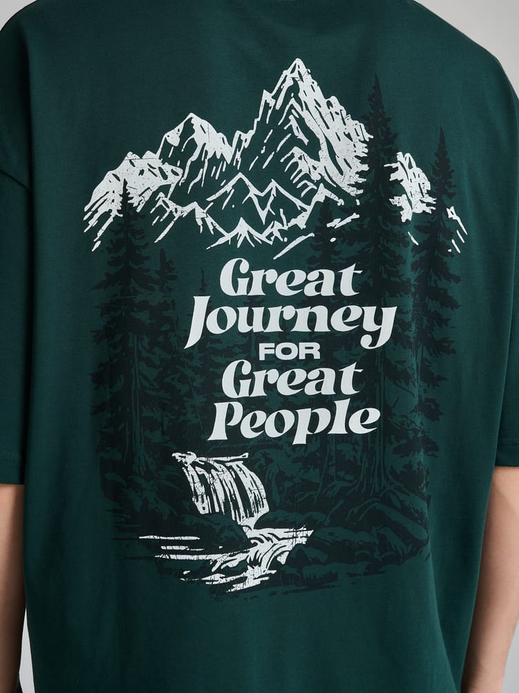 Футболка оверсайз с принтом гор на спине