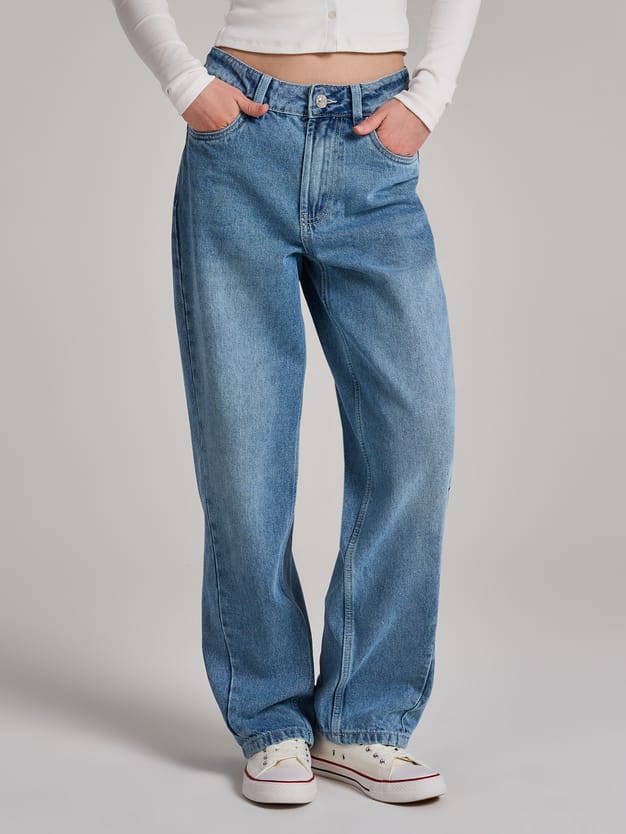 Джинсы прямые со смещенными боковыми швами