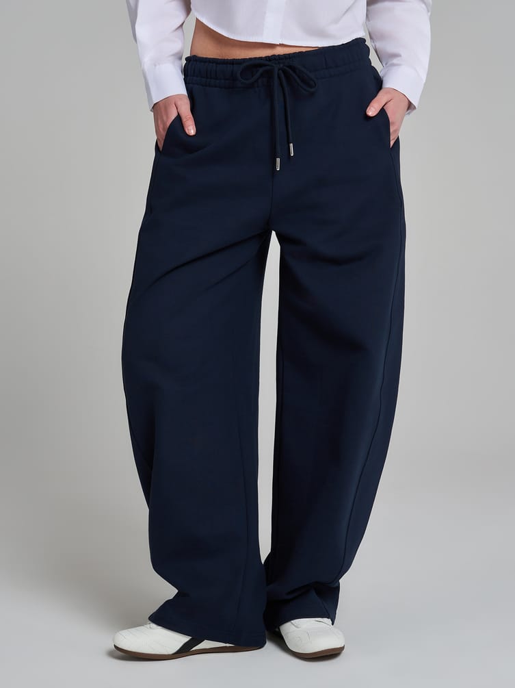 Брюки широкие со смещенным боковым швом